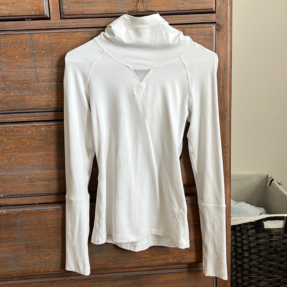 Lululemon long sleeve hooded top